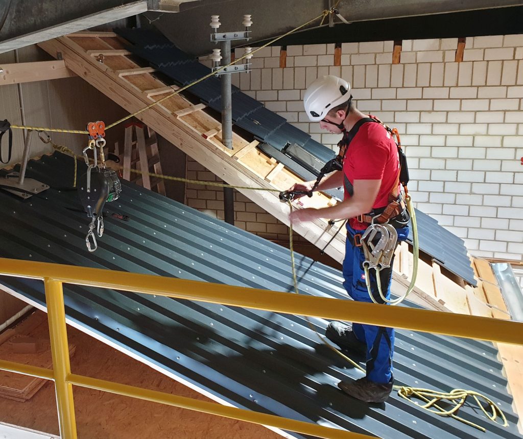 Aufbaukurs PSA gegen Absturz und Retten bei Dacharbeiten ...